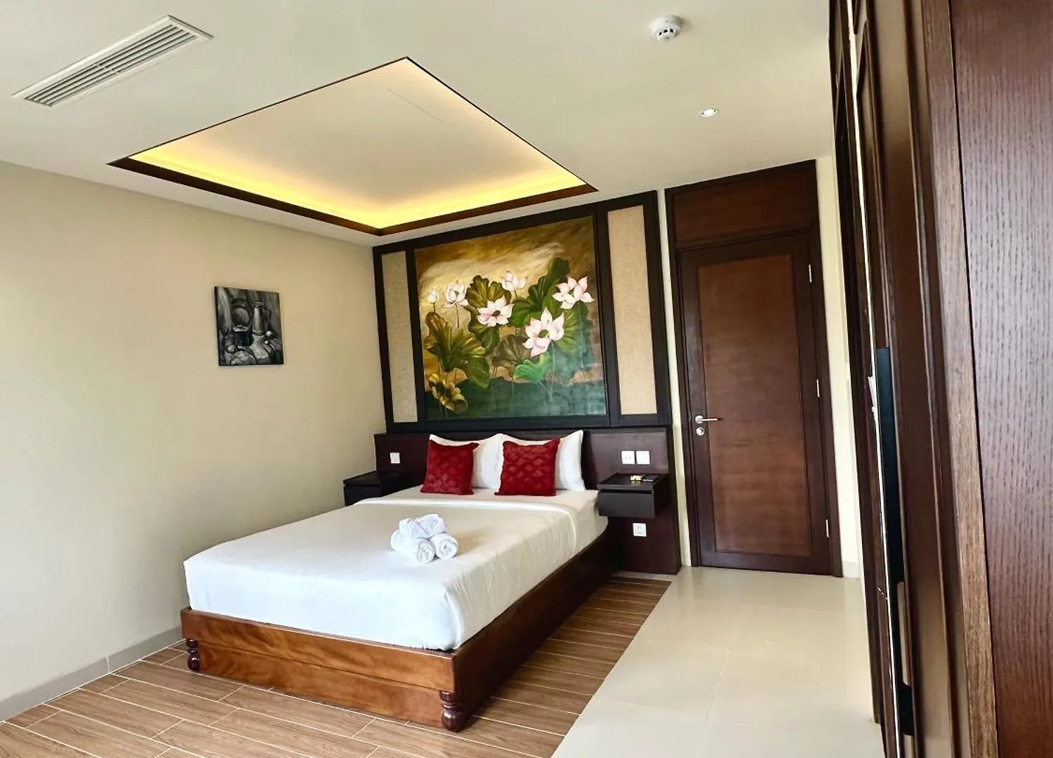 Royle Apartment - Can Ho Sang Trong Gan Song Da Nang Vietnam